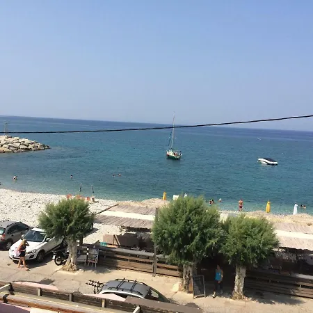 Agali 1 Mesonet In Front Of The Sea Apartment Akrogiali Exterior photo